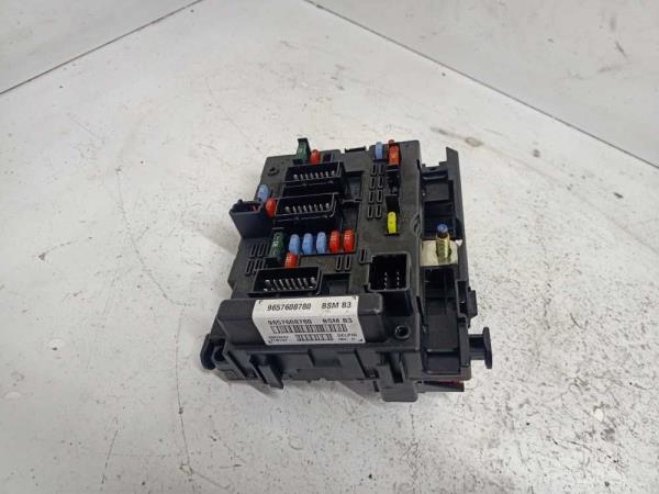 BOITIER ELECTRONIQUE CITROEN / PEUGEOT BSM-B3 - Vue 1